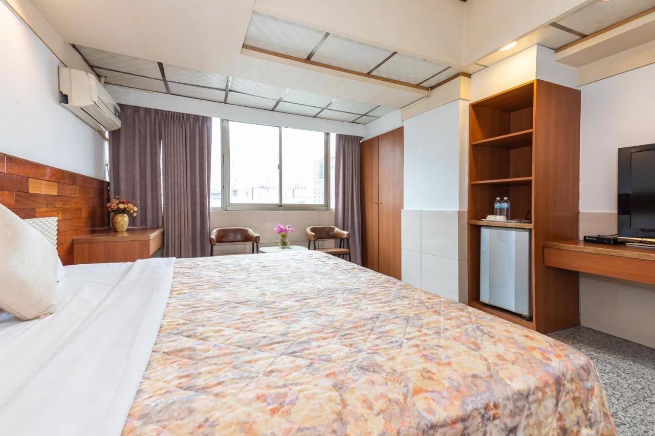 Yi Pin Business Hotel Taoyuan Dış mekan fotoğraf