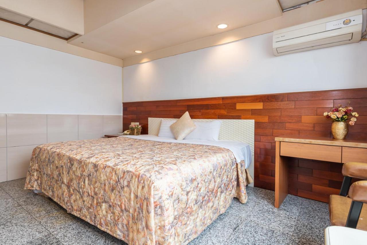Yi Pin Business Hotel Taoyuan Dış mekan fotoğraf